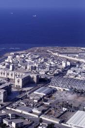 Image du Maroc Professionnelle de  L'ancienne Foire de Casablanca près de la Mosquée Hassan II avant sa disparition, juillet 1992. (Photo / Abdeljalil Bounhar)



